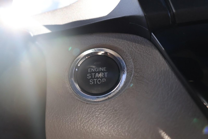 Toyota Sienna Vehicle Full-screen Gallery Image 30