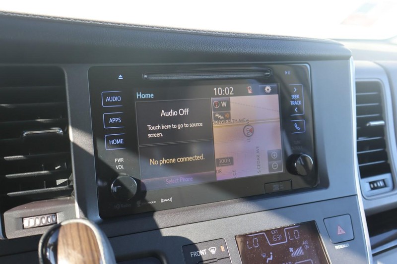 Toyota Sienna Vehicle Full-screen Gallery Image 32