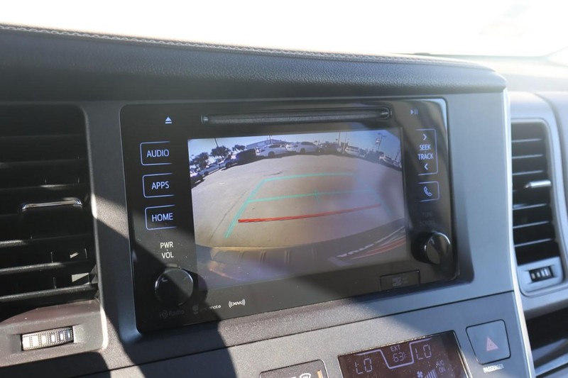 Toyota Sienna Vehicle Full-screen Gallery Image 33
