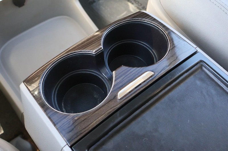 Toyota Sienna Vehicle Full-screen Gallery Image 35