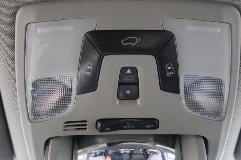 Toyota Sienna Vehicle Full-screen Gallery Image 36