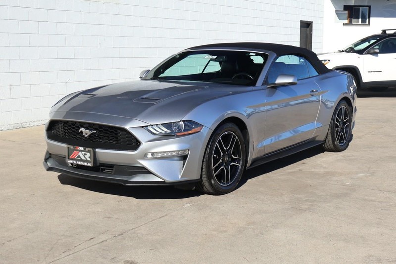 Ford Mustang Vehicle Full-screen Gallery Image 11