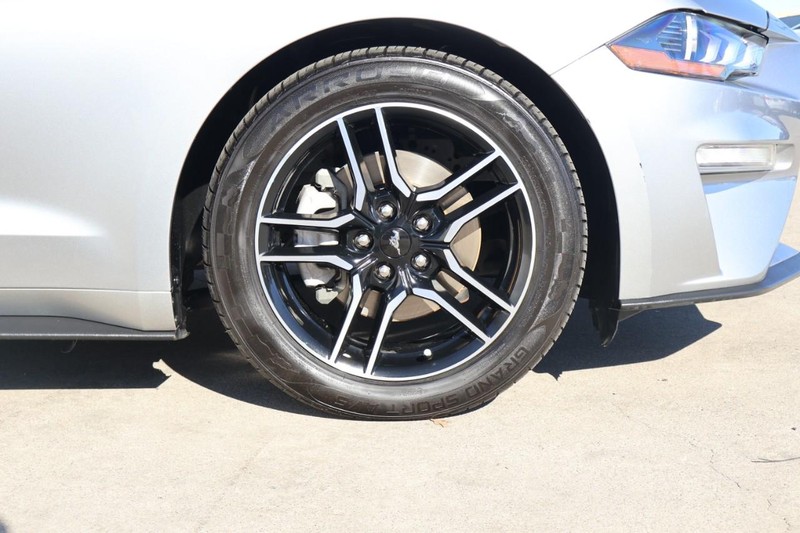 Ford Mustang Vehicle Full-screen Gallery Image 13