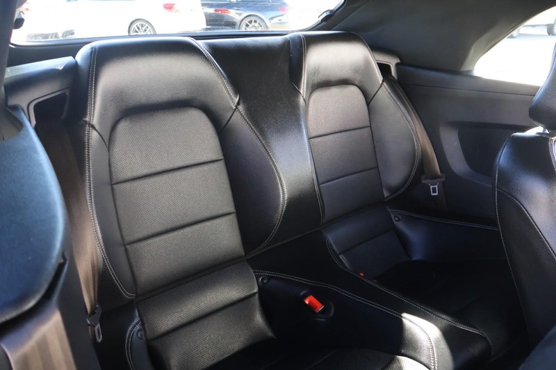 Ford Mustang Vehicle Full-screen Gallery Image 20