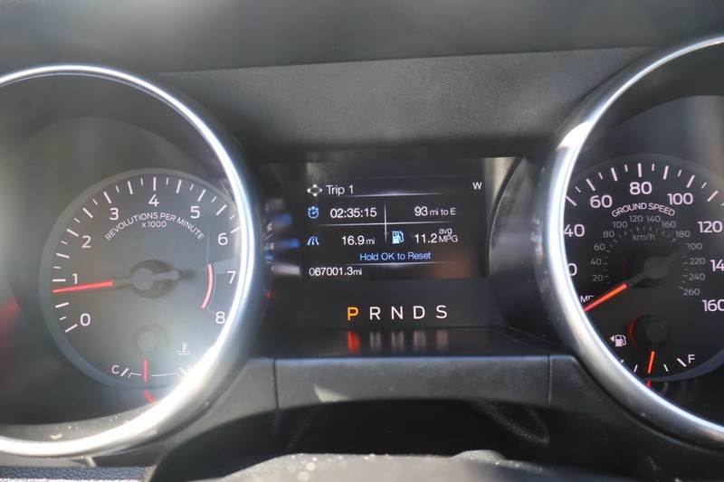 Ford Mustang Vehicle Full-screen Gallery Image 22