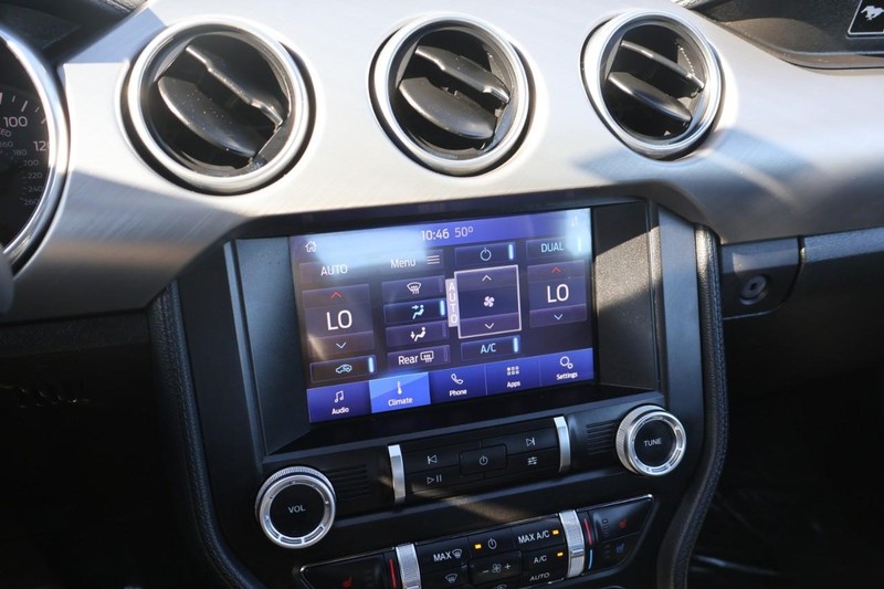 Ford Mustang Vehicle Full-screen Gallery Image 26