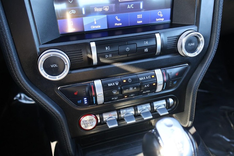 Ford Mustang Vehicle Full-screen Gallery Image 27