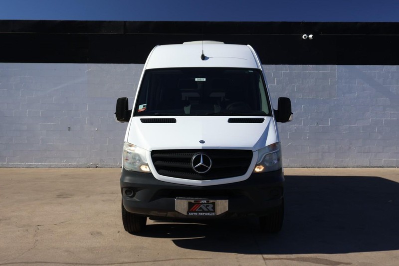 Mercedes-Benz Sprinter Passenger Vans Vehicle Full-screen Gallery Image 03