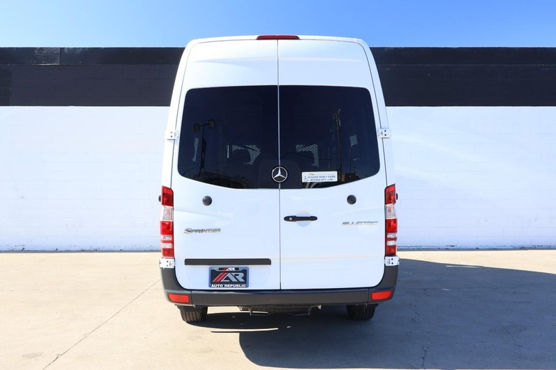 Mercedes-Benz Sprinter Passenger Vans Vehicle Full-screen Gallery Image 06