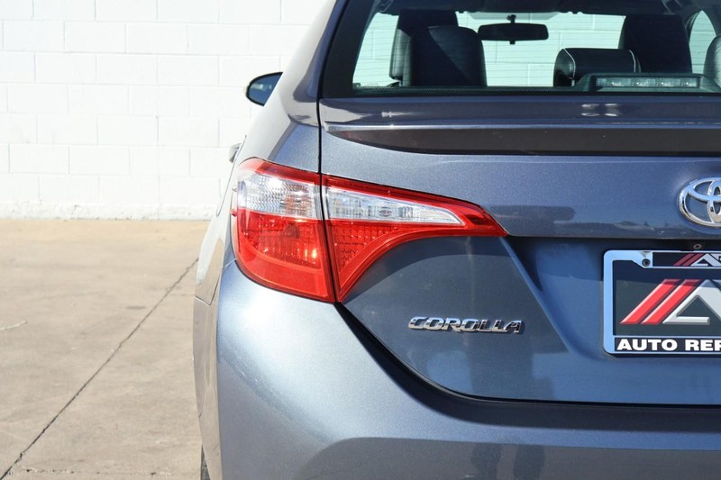 Toyota Corolla Vehicle Full-screen Gallery Image 07