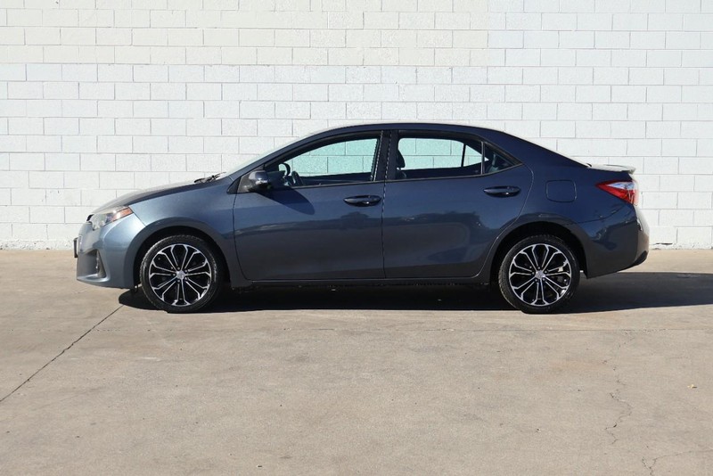 Toyota Corolla Vehicle Full-screen Gallery Image 10