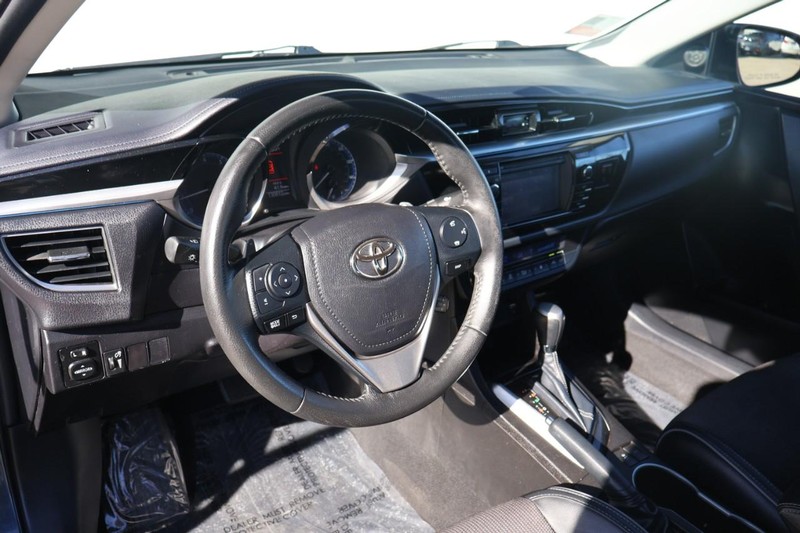 Toyota Corolla Vehicle Full-screen Gallery Image 16