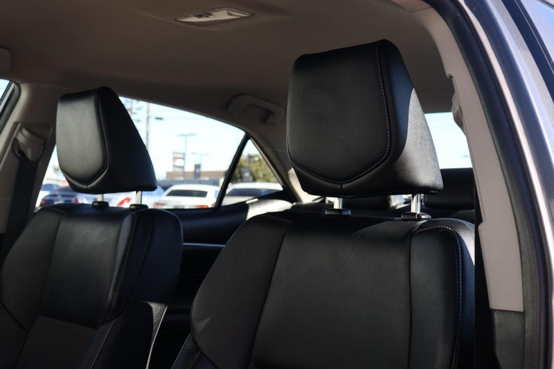 Toyota Corolla Vehicle Full-screen Gallery Image 18