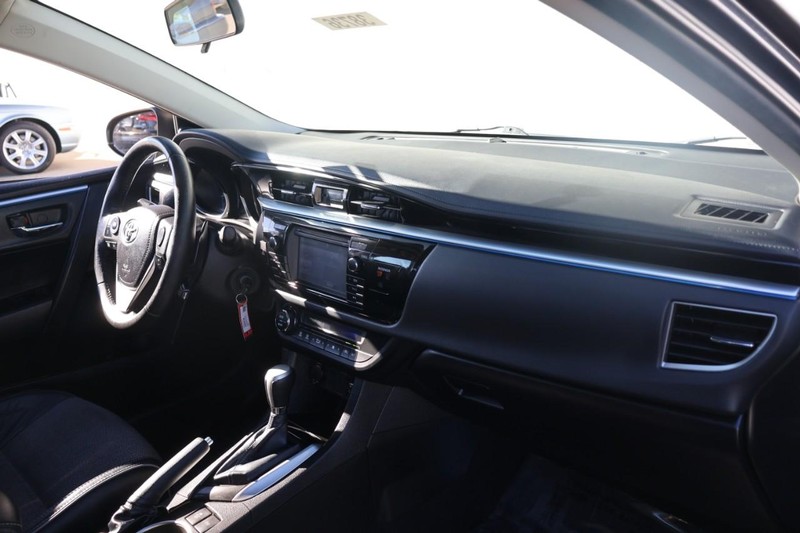 Toyota Corolla Vehicle Full-screen Gallery Image 19