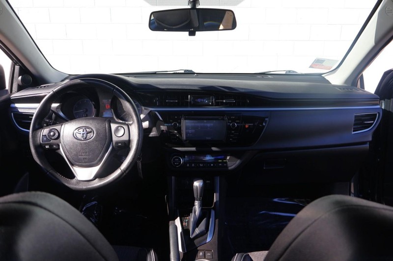 Toyota Corolla Vehicle Full-screen Gallery Image 22