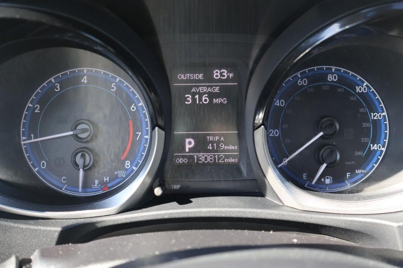 Toyota Corolla Vehicle Full-screen Gallery Image 23