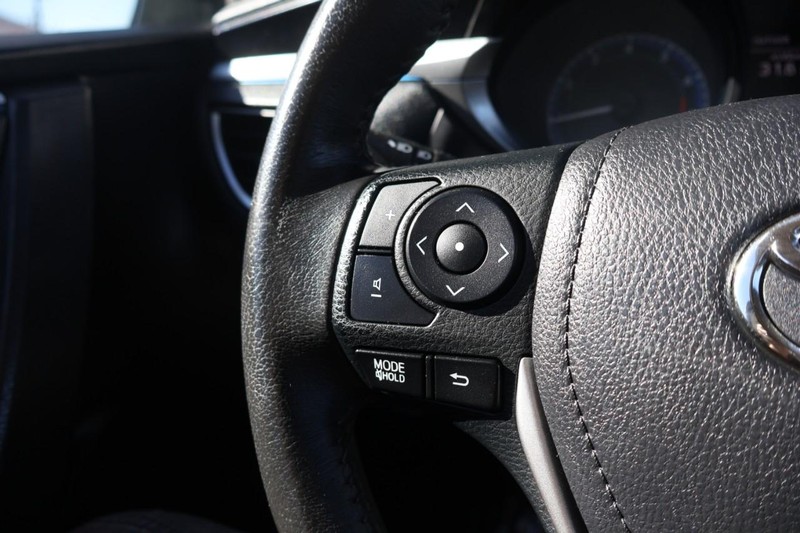 Toyota Corolla Vehicle Full-screen Gallery Image 25