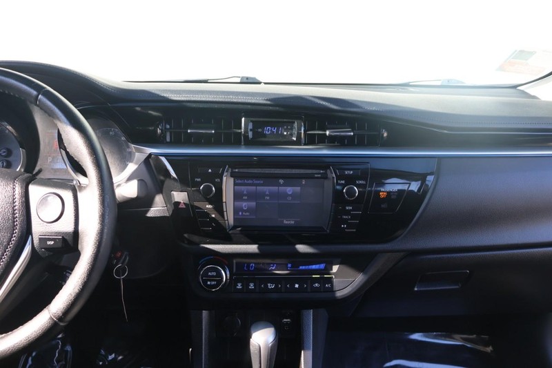 Toyota Corolla Vehicle Full-screen Gallery Image 27