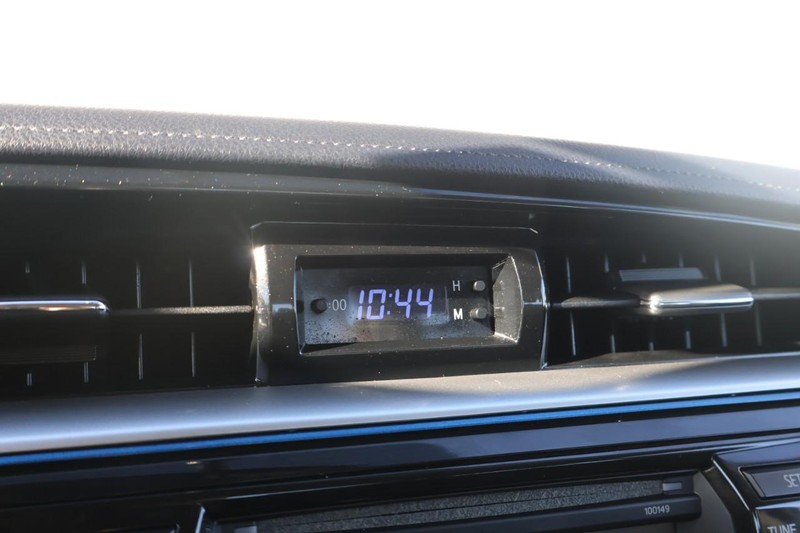 Toyota Corolla Vehicle Full-screen Gallery Image 28