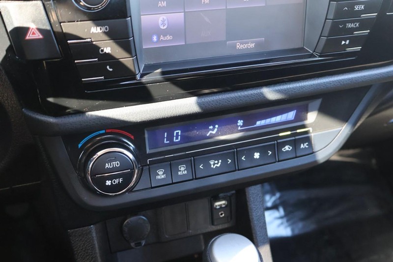 Toyota Corolla Vehicle Full-screen Gallery Image 31