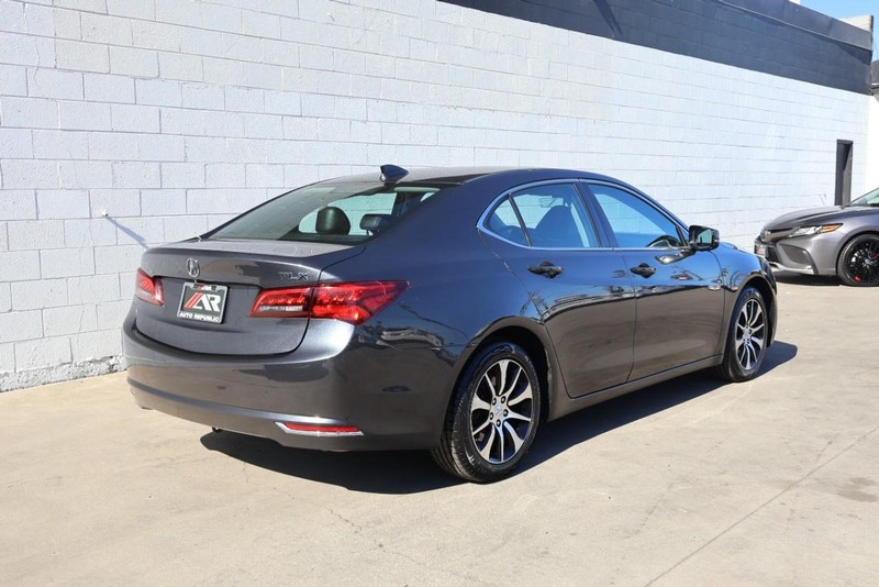 Acura TLX Vehicle Full-screen Gallery Image 05
