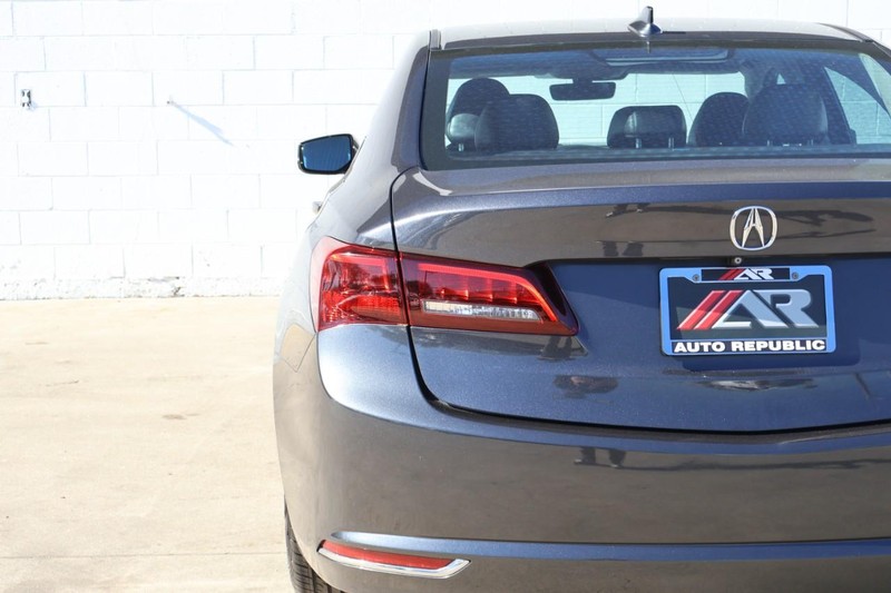 Acura TLX Vehicle Full-screen Gallery Image 06