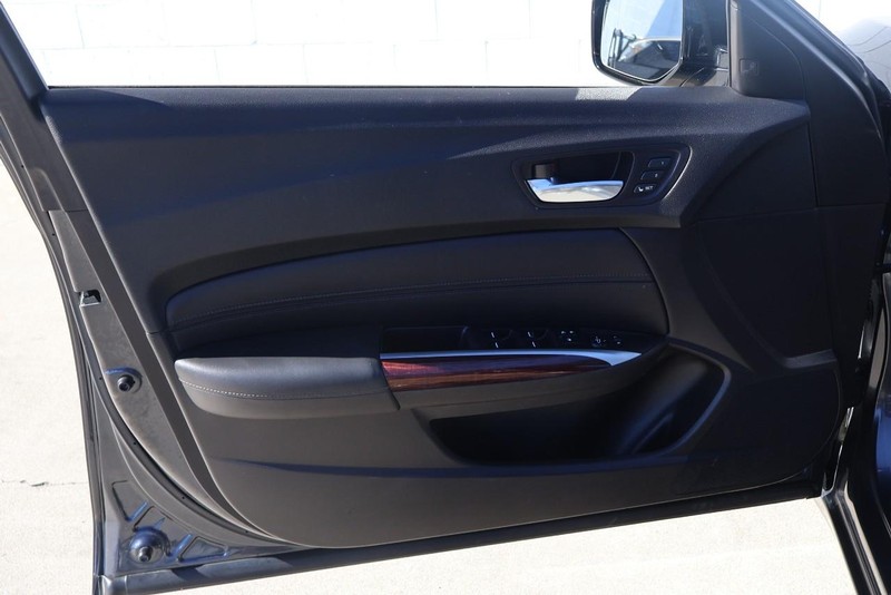 Acura TLX Vehicle Full-screen Gallery Image 13