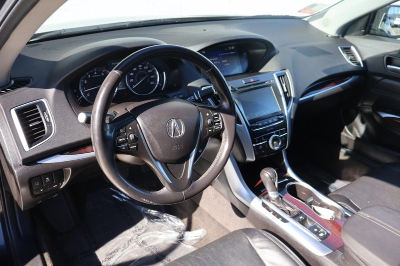 Acura TLX Vehicle Full-screen Gallery Image 15