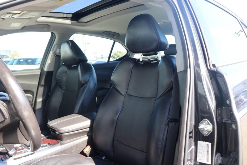 Acura TLX Vehicle Full-screen Gallery Image 16