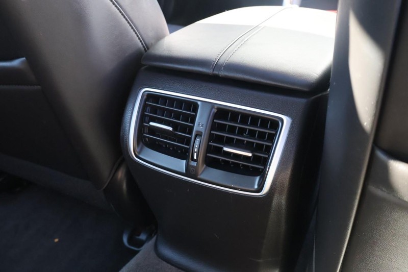 Acura TLX Vehicle Full-screen Gallery Image 21