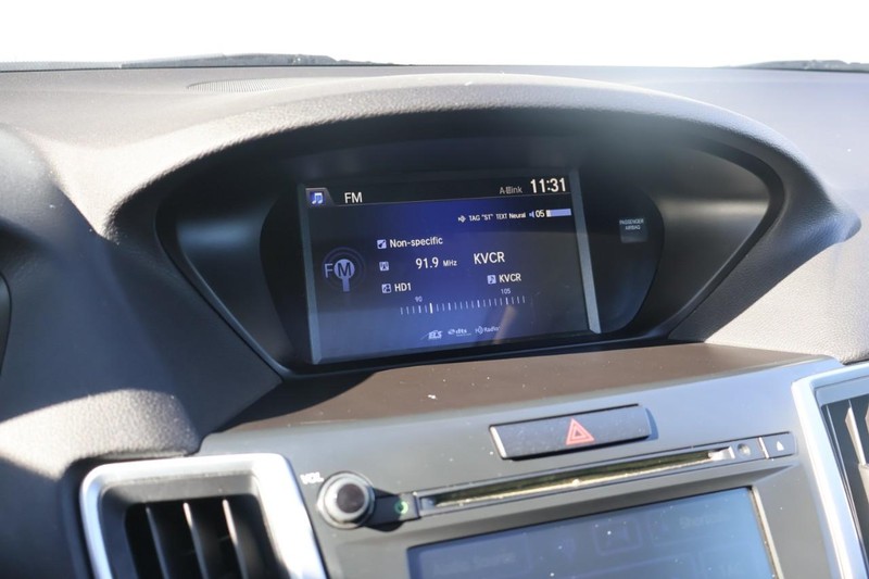 Acura TLX Vehicle Full-screen Gallery Image 29