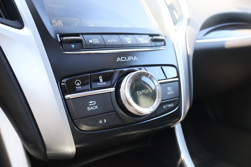 Acura TLX Vehicle Full-screen Gallery Image 32