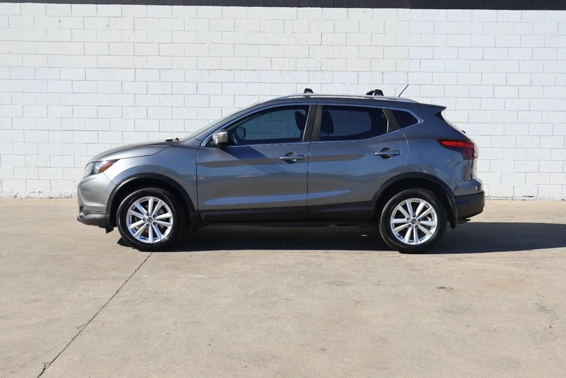 Nissan Rogue Sport Vehicle Full-screen Gallery Image 10