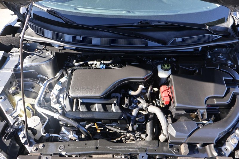 Nissan Rogue Sport Vehicle Full-screen Gallery Image 12