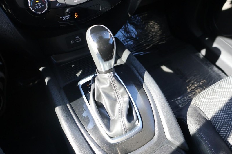 Nissan Rogue Sport Vehicle Full-screen Gallery Image 33