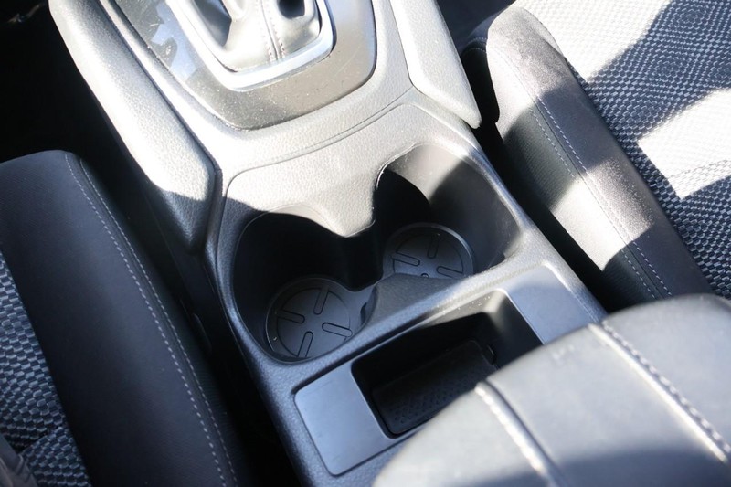 Nissan Rogue Sport Vehicle Full-screen Gallery Image 34