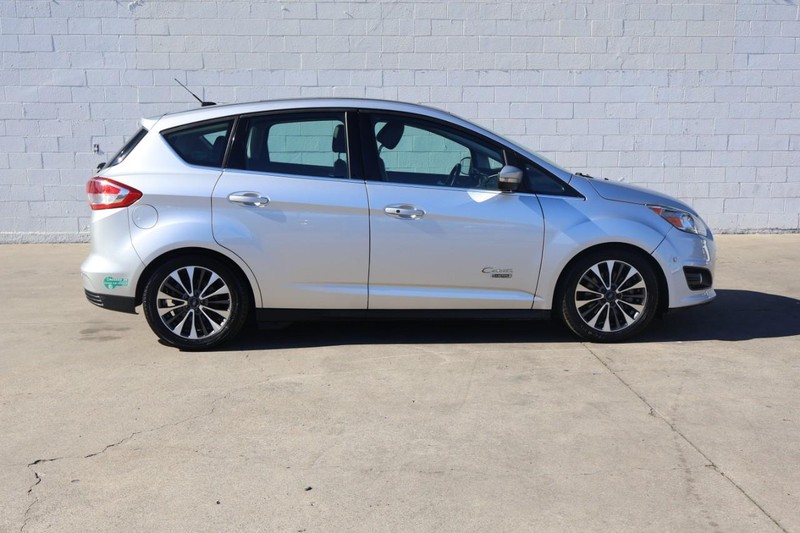 Ford C-Max Energi Vehicle Full-screen Gallery Image 04