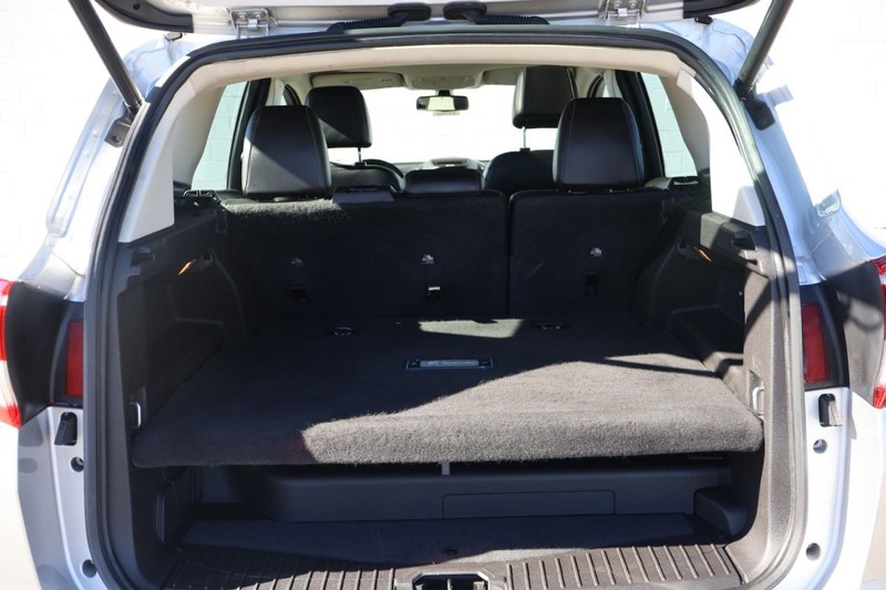 Ford C-Max Energi Vehicle Full-screen Gallery Image 08