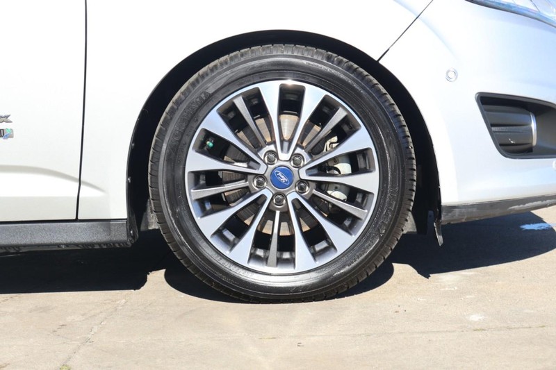 Ford C-Max Energi Vehicle Full-screen Gallery Image 13