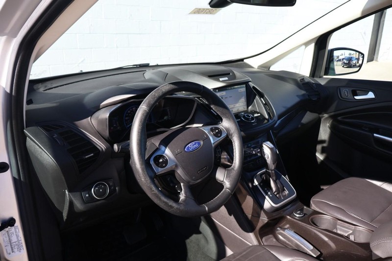 Ford C-Max Energi Vehicle Full-screen Gallery Image 16