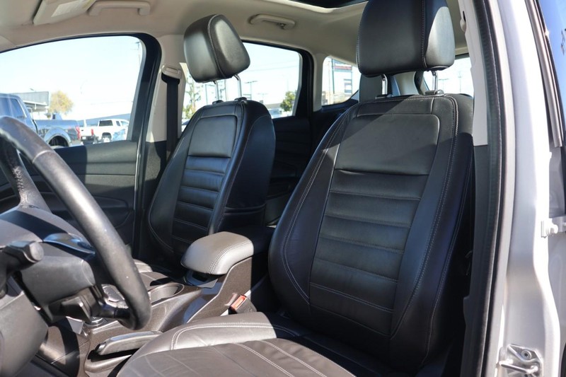 Ford C-Max Energi Vehicle Full-screen Gallery Image 18