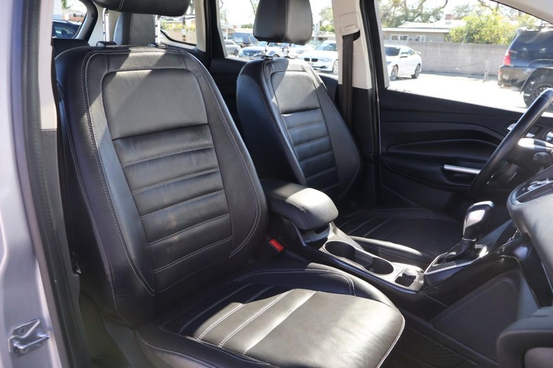 Ford C-Max Energi Vehicle Full-screen Gallery Image 21