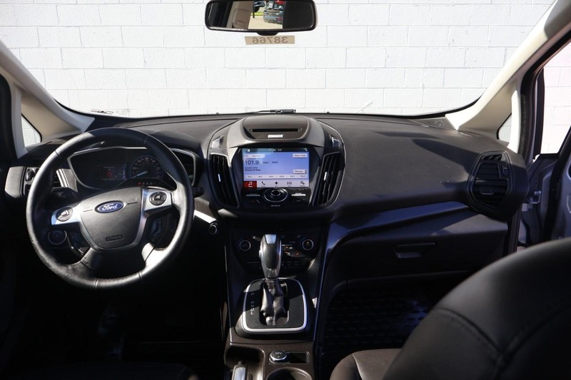 Ford C-Max Energi Vehicle Full-screen Gallery Image 23