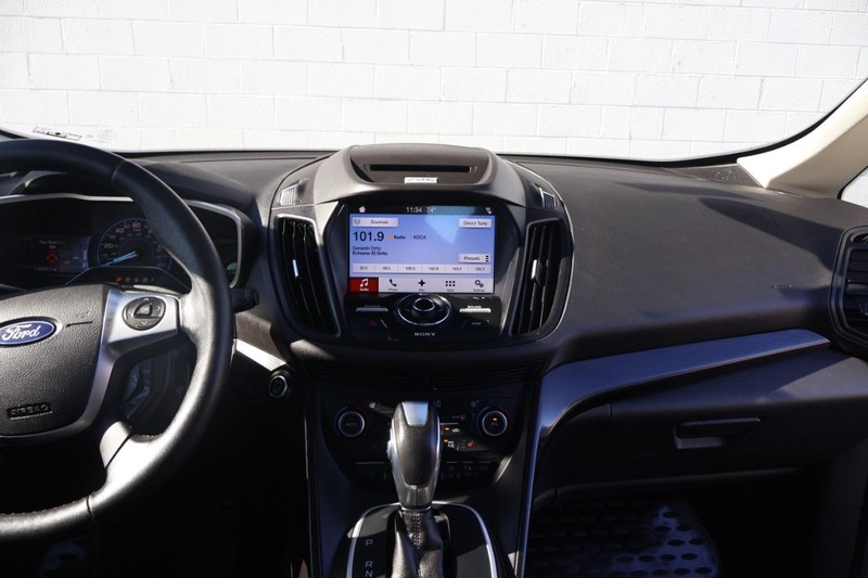 Ford C-Max Energi Vehicle Full-screen Gallery Image 28