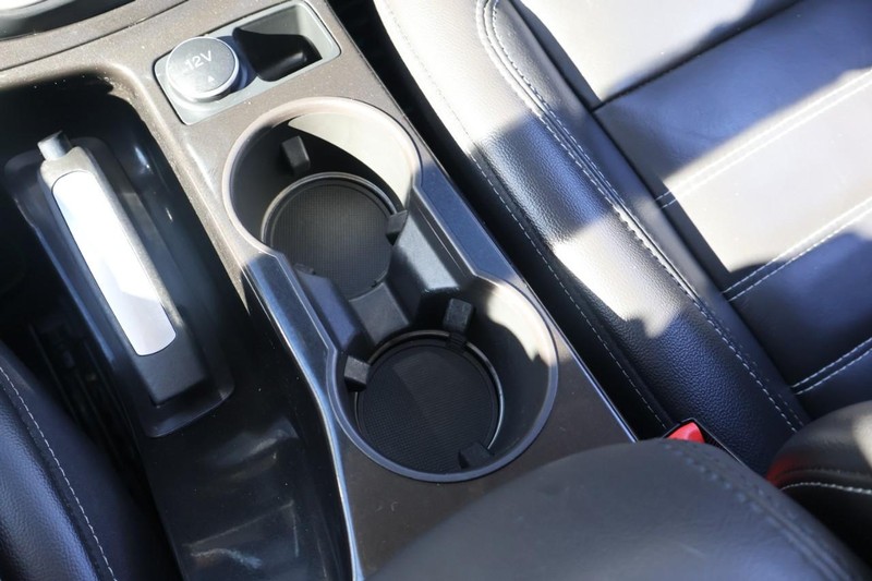 Ford C-Max Energi Vehicle Full-screen Gallery Image 33