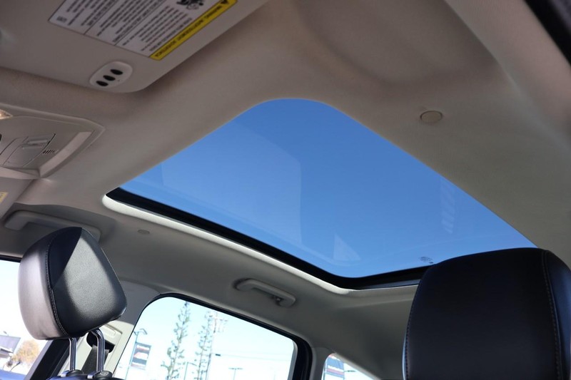 Ford C-Max Energi Vehicle Full-screen Gallery Image 35