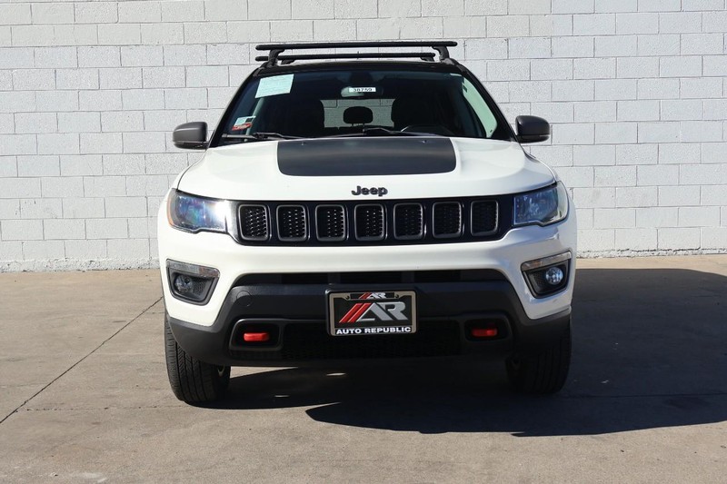 Jeep Compass Vehicle Full-screen Gallery Image 02