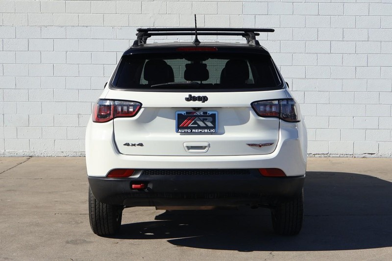 Jeep Compass Vehicle Full-screen Gallery Image 06