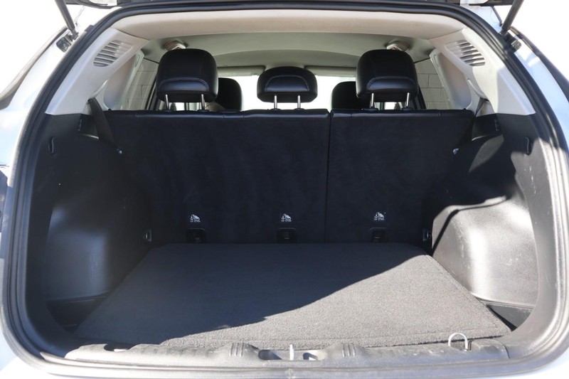 Jeep Compass Vehicle Full-screen Gallery Image 08