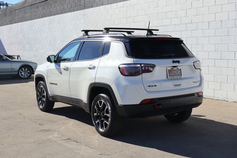 Jeep Compass Vehicle Full-screen Gallery Image 09